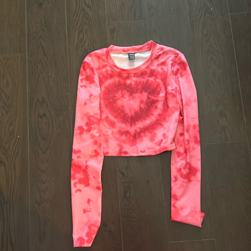 A pink heart long sleeves crop top
